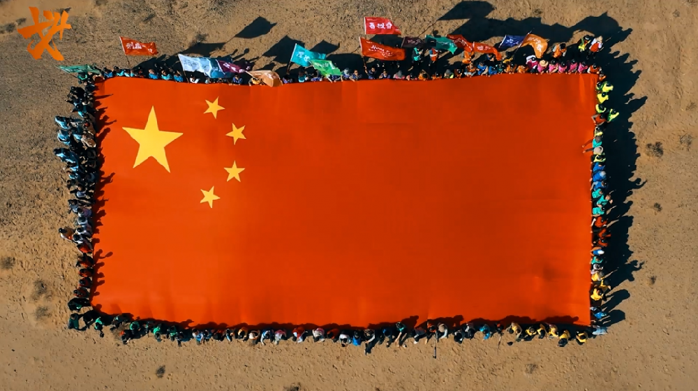 敦煌徒步，红旗飘扬