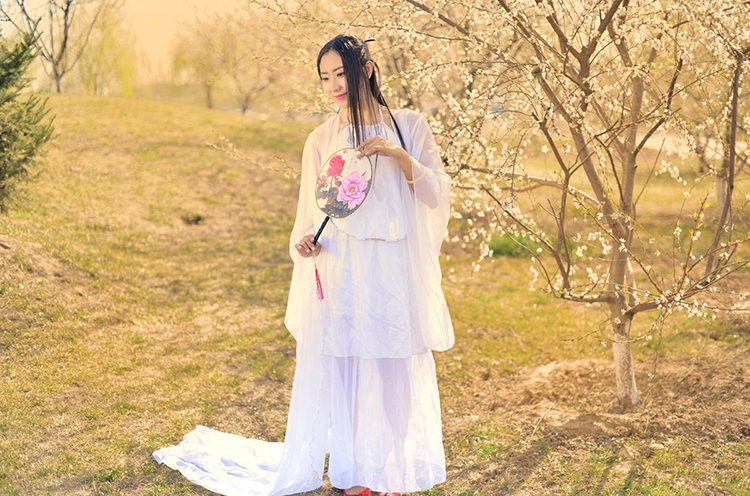 沙漠汉服照片
