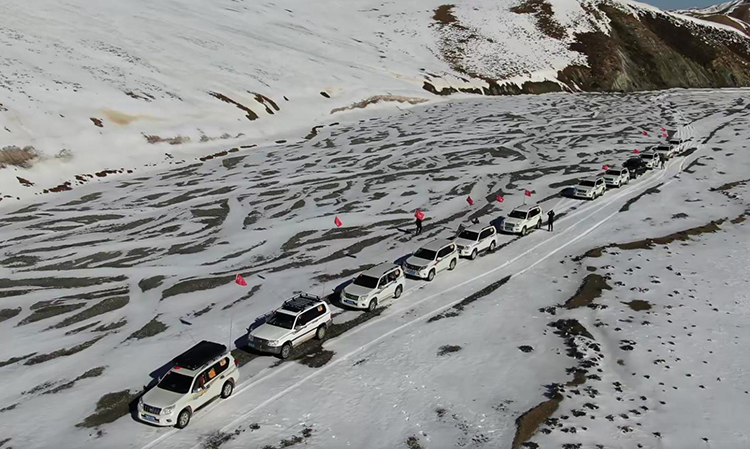 雪山车队